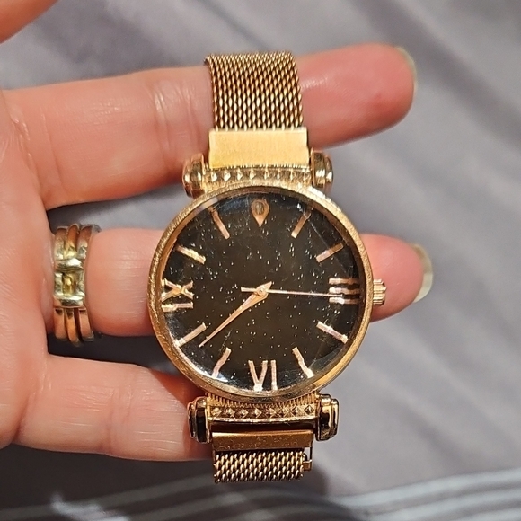 Elegant Women's Watch - Picture 1 of 4